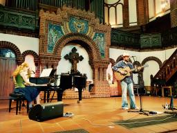 Sarah Benz beim Konzert am Klavier